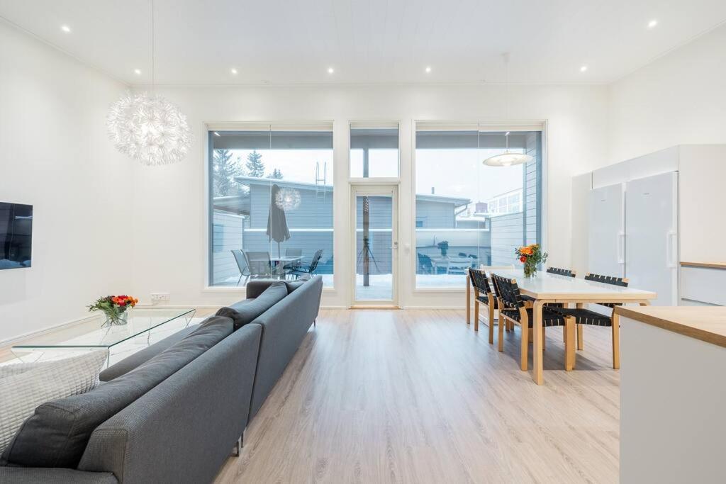 Valoisa Rivitalokolmio Rovaniemi Buitenkant foto